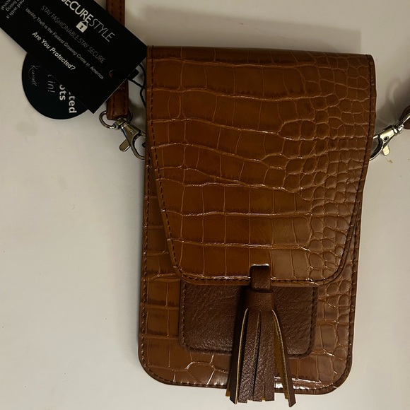 NWT K Carroll Camel Croc-Embossed Vegan Crossbody Bag- RFID protection - Picture 3 of 5